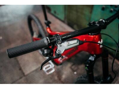 Nukeproof Megawatt Carbon Pro click to zoom image